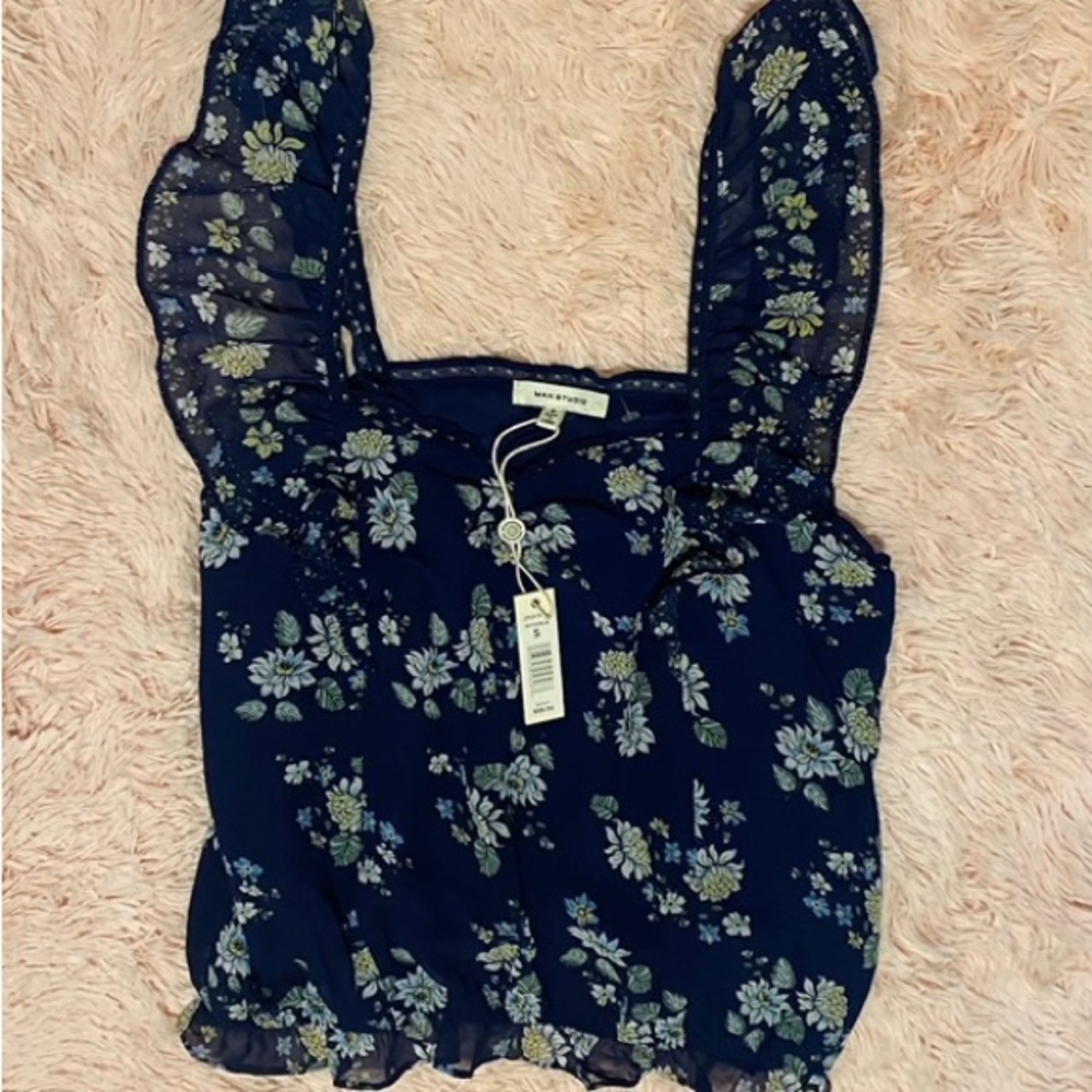 Lady’s floral top